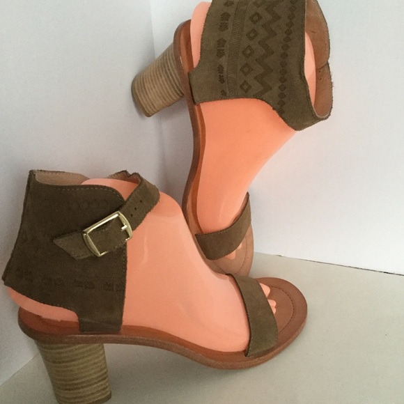 NWOT Howsty Celia SZ 38 (8 US) sandals suede $275 - Picture 2 of 6